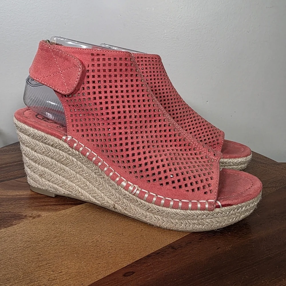 Daisy Fuentes Rory Coral Wedge Sandals Size 9 Faux Suede Espadrilles